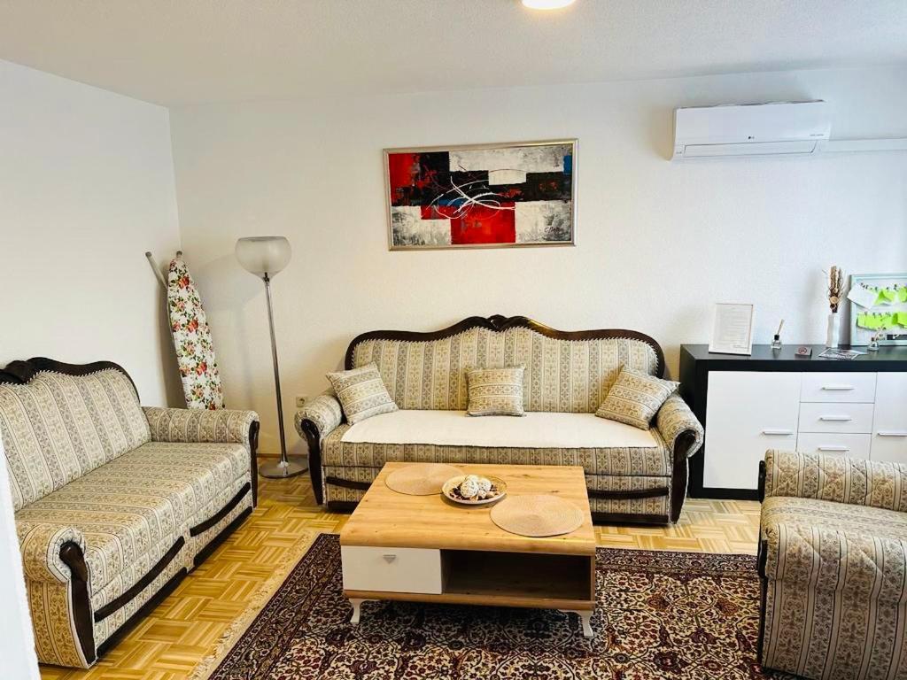Apartment Etna! Near To Airport ซาราเยโว ภายนอก รูปภาพ