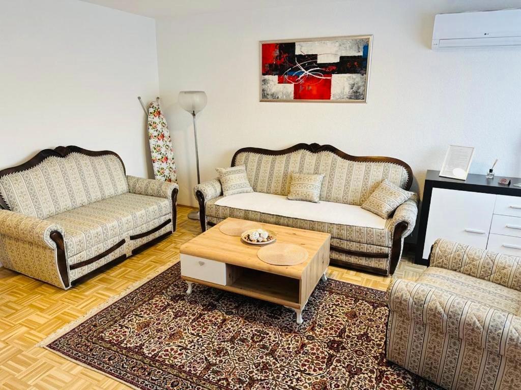 Apartment Etna! Near To Airport ซาราเยโว ภายนอก รูปภาพ