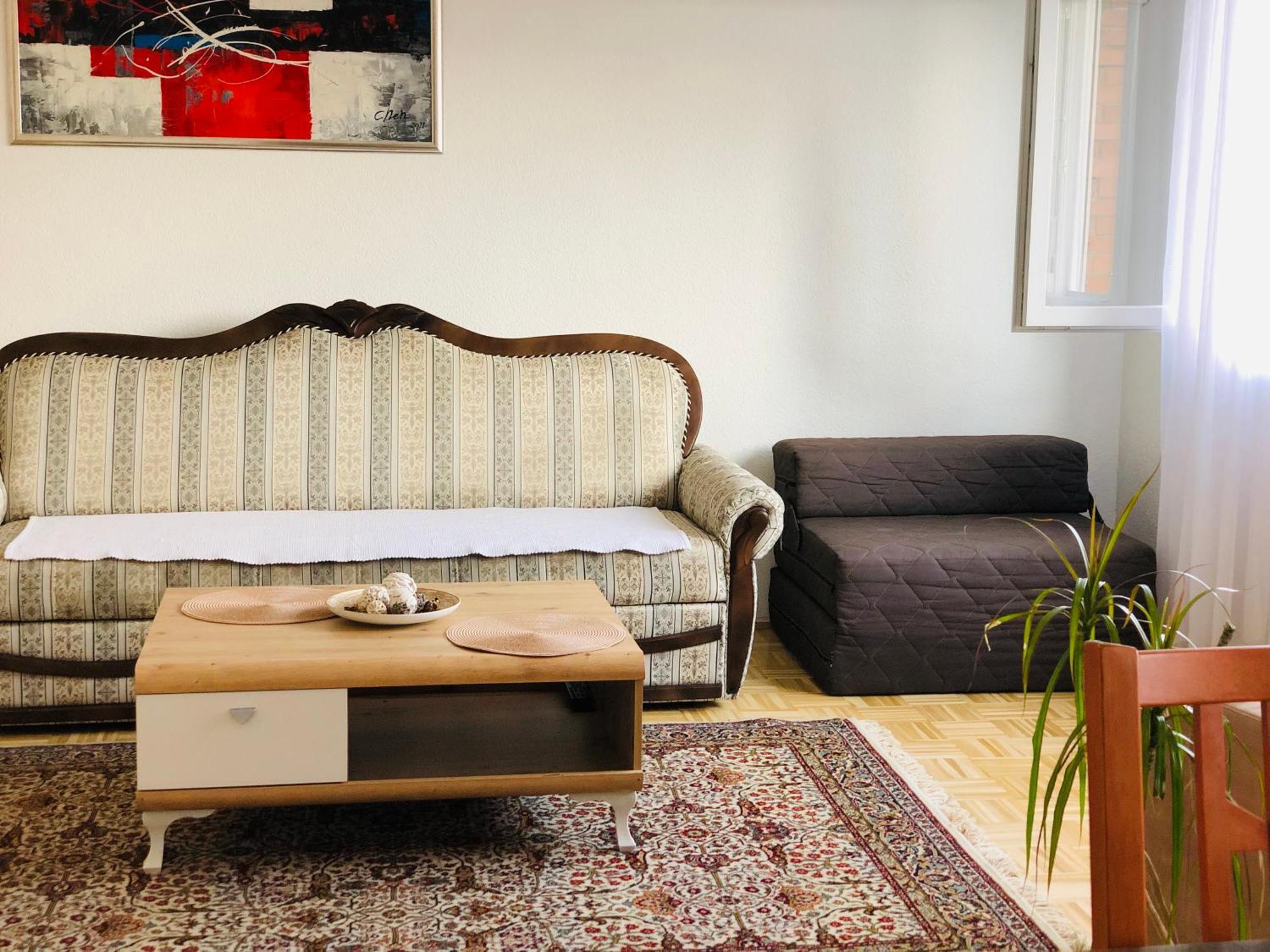 Apartment Etna! Near To Airport ซาราเยโว ภายนอก รูปภาพ