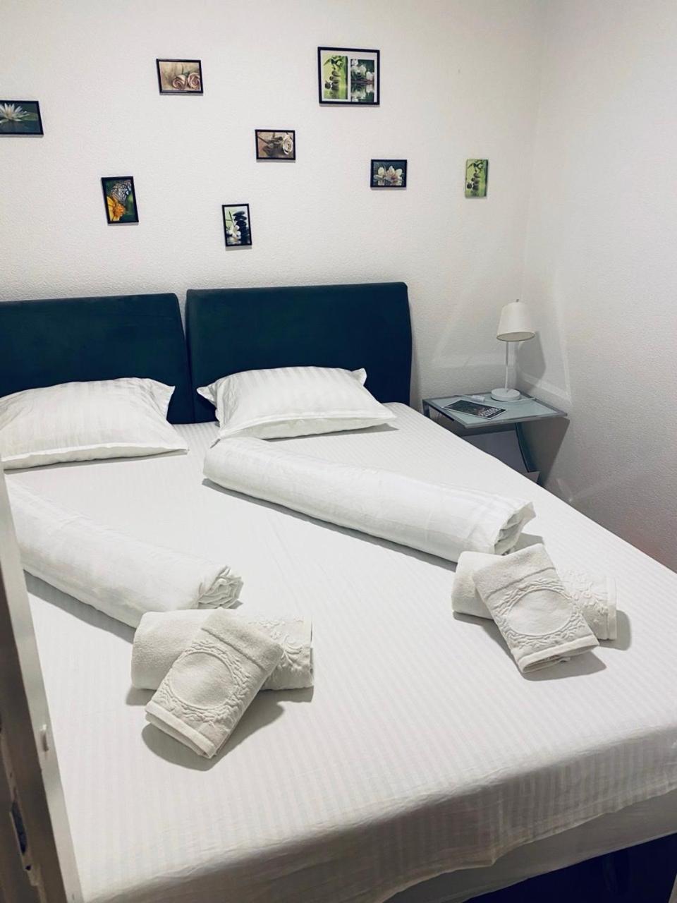Apartment Etna! Near To Airport ซาราเยโว ภายนอก รูปภาพ